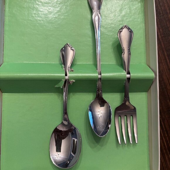 Vintage ONEIDA Stainless Chateau 3 Piece Baby Flatware ~ Spoon / Fork ~ NIB - Picture 3 of 3
